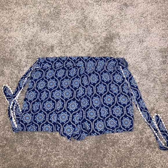 Alya Blue & White Design shorts size M - Picture 9 of 10